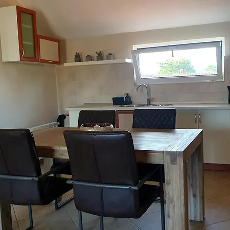 Neli Apartament *